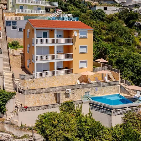 Aria Villa *